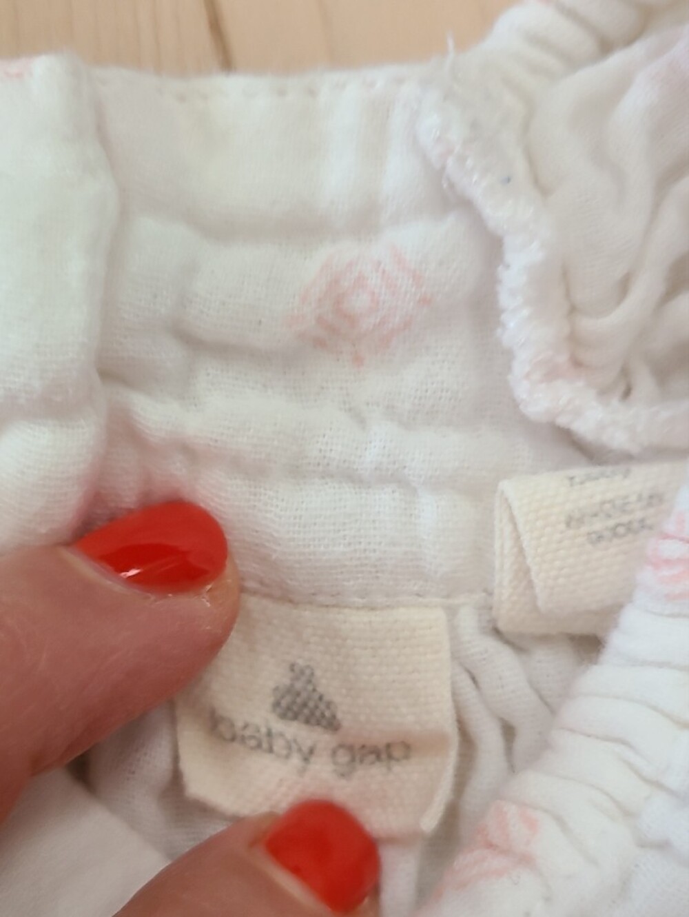 GAP Cream Ruffle Top & Light Pink Muslin Pants - Picture 2 of 6